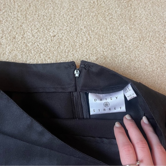 Two skirts never worn - Picture 5 of 6